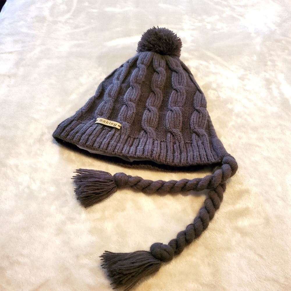 Oakley fleece lined cabled hat